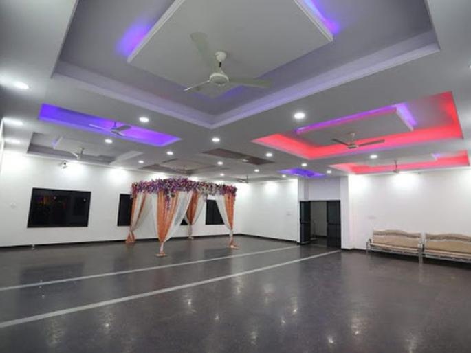 Preparations to take possession of wedding halls, clubs for patients | रुग्णांसाठी मंगलकार्यालये, क्लब ताब्यात घेण्याची तयारी Preparations to take possession of wedding halls, clubs for patients | रुग्णांसाठी मंगलकार्यालये, क्लब ताब्यात घेण्याची तयारी
