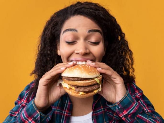 these weekend habits can cause weight gain avoid these mistakes | Weight loss tips: विकेंड आला की... 'या' चुका करणं टाळा, अन्यथा तुमची सर्व मेहनत जाईल वाया! these weekend habits can cause weight gain avoid these mistakes | Weight loss tips: विकेंड आला की... 'या' चुका करणं टाळा, अन्यथा तुमची सर्व मेहनत जाईल वाया!