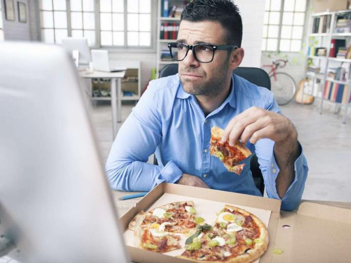 Is your weight growing up in the office? - See only 6 reasons. | ऑफिसमधल्या वातावरणानं वाढतंय तुमचं वजन? - पहा ही 6 कारणं. Is your weight growing up in the office? - See only 6 reasons. | ऑफिसमधल्या वातावरणानं वाढतंय तुमचं वजन? - पहा ही 6 कारणं.