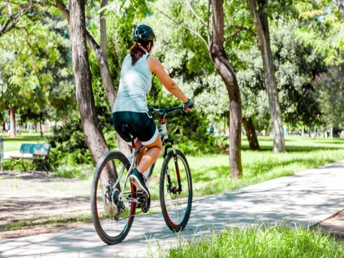 Weight Loss Tips : Cycling benefits for health reduce belly fat lose weight burn calorie | Weight Loss Tips : पोटावरील चरबी कमी करण्यासाठी रोज किती वेळ सायकल चालवावी? जाणून घ्या फायदे... Weight Loss Tips : Cycling benefits for health reduce belly fat lose weight burn calorie | Weight Loss Tips : पोटावरील चरबी कमी करण्यासाठी रोज किती वेळ सायकल चालवावी? जाणून घ्या फायदे...