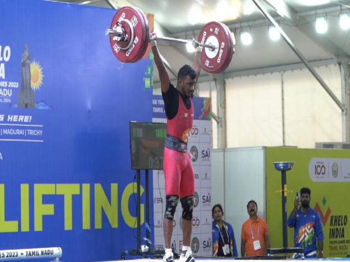 Mahadev Vadar from of Maharashtra Won gold in weightlifting in 67 kg category | महादेव वडारने वाढवलं महाराष्ट्राचं 'वजन'; वेटलिफ्टिंगमध्ये ६७ किलो गटात जिंकलं सुवर्ण  Mahadev Vadar from of Maharashtra Won gold in weightlifting in 67 kg category | महादेव वडारने वाढवलं महाराष्ट्राचं 'वजन'; वेटलिफ्टिंगमध्ये ६७ किलो गटात जिंकलं सुवर्ण