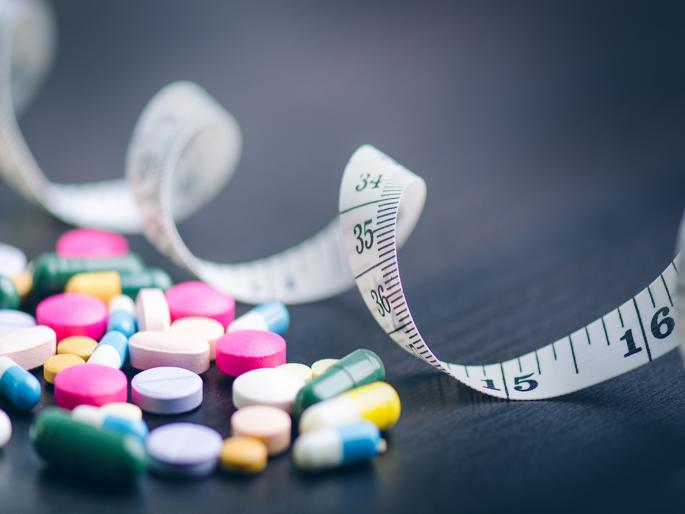 Be careful.. Are you taking medication to lose weight? | सावधान.. वजन कमी करण्यासाठी औषधे घेताय? 'हे' ६ धोके वाचले नाहीत, तर... Be careful.. Are you taking medication to lose weight? | सावधान.. वजन कमी करण्यासाठी औषधे घेताय? 'हे' ६ धोके वाचले नाहीत, तर...