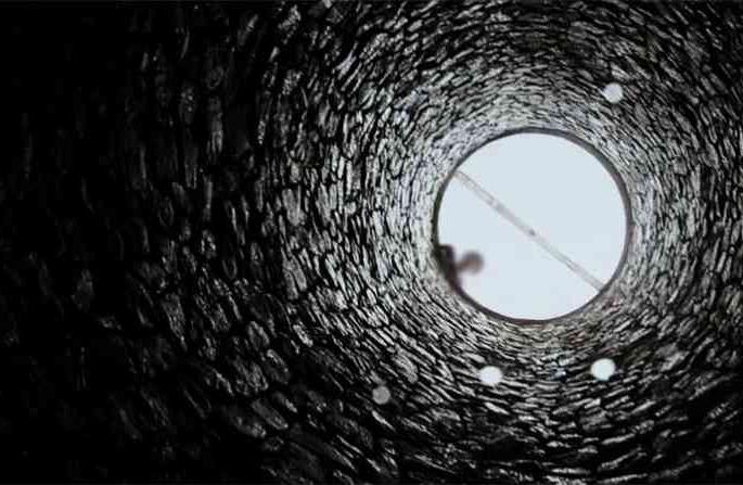 he threw four year old girl into the well | अन् त्याने चार वर्षीय चिमुकलीला तुडुंब भरलेल्या विहिरीत फेकले, पण... he threw four year old girl into the well | अन् त्याने चार वर्षीय चिमुकलीला तुडुंब भरलेल्या विहिरीत फेकले, पण...
