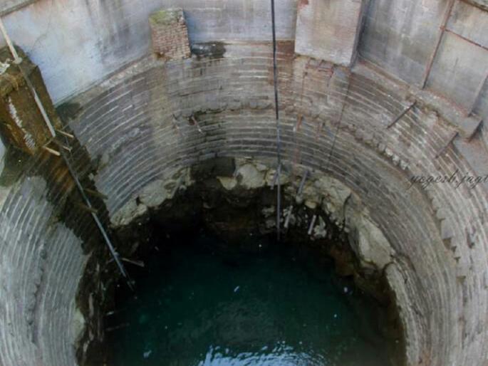 married women Jumped into a well while holding a toddler; Married woman takes extreme step after minor argument with husband | चिमुकलीला कवटाळून विहिरीत घेतली उडी; पतीसोबत भांडणातून विवाहितेचे टोकाचे पाऊल married women Jumped into a well while holding a toddler; Married woman takes extreme step after minor argument with husband | चिमुकलीला कवटाळून विहिरीत घेतली उडी; पतीसोबत भांडणातून विवाहितेचे टोकाचे पाऊल