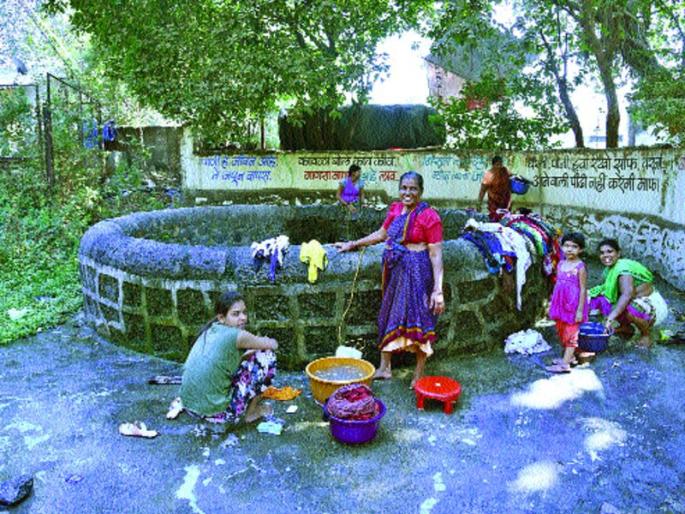 The wells of water for Panvelkar, the crowd for water | पनवेलकरांना विहिरींचा आधार, पाण्यासाठी गर्दी The wells of water for Panvelkar, the crowd for water | पनवेलकरांना विहिरींचा आधार, पाण्यासाठी गर्दी