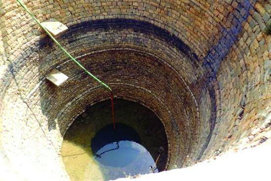 Buldhana district's ground water level decreased by one meter! | बुलडाणा जिल्ह्याची भूजल पातळी दीड मीटरने खालावली! Buldhana district's ground water level decreased by one meter! | बुलडाणा जिल्ह्याची भूजल पातळी दीड मीटरने खालावली!