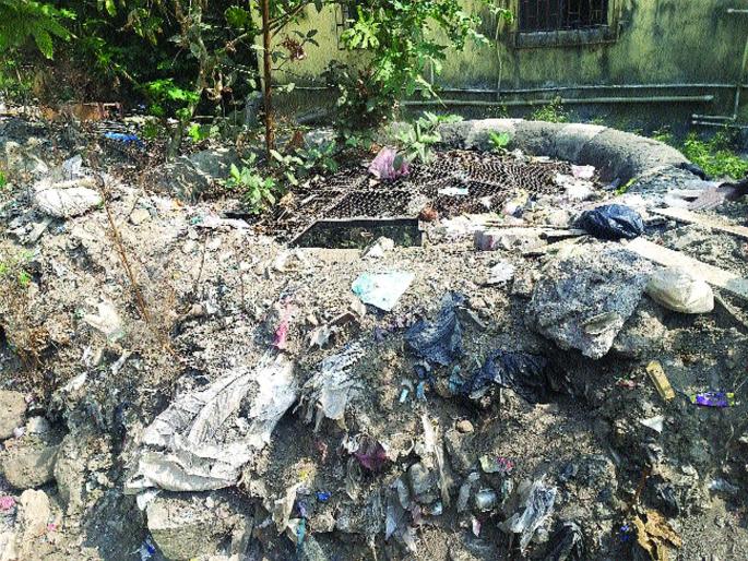 Attempts to extinguish wells in Ghansoli area, neglect of administration | घणसोली परिसरात विहिरी बुजविण्याचा प्रयत्न सुरू, प्रशासनाचे दुर्लक्ष Attempts to extinguish wells in Ghansoli area, neglect of administration | घणसोली परिसरात विहिरी बुजविण्याचा प्रयत्न सुरू, प्रशासनाचे दुर्लक्ष