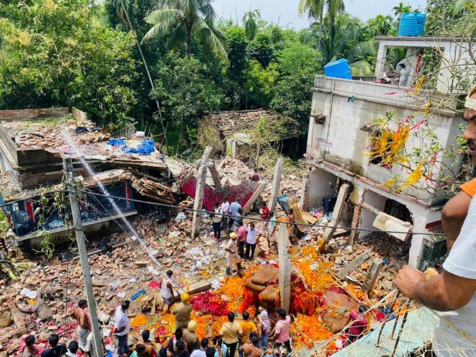 west bengal, Massive explosion at illegal firecracker factory; 7 workers died on the spot, bodies were blown away | अवैध फटाका कारखान्यात भीषण स्फोट; 7 कामगारांचा जागीच मृत्यू, मृतदेह दूरवर उडून पडले