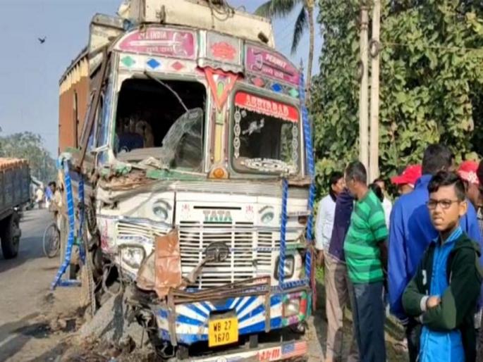 18 died on the spot and Several seriously injured in accident in Nadiya, West Bengal | अंत्यविधीला निघालेल्या गाडीची ट्रकला जोरदार धडक, 18 जणांचा जागीच मृत्यू; अनेक गंभीर जखमी 18 died on the spot and Several seriously injured in accident in Nadiya, West Bengal | अंत्यविधीला निघालेल्या गाडीची ट्रकला जोरदार धडक, 18 जणांचा जागीच मृत्यू; अनेक गंभीर जखमी