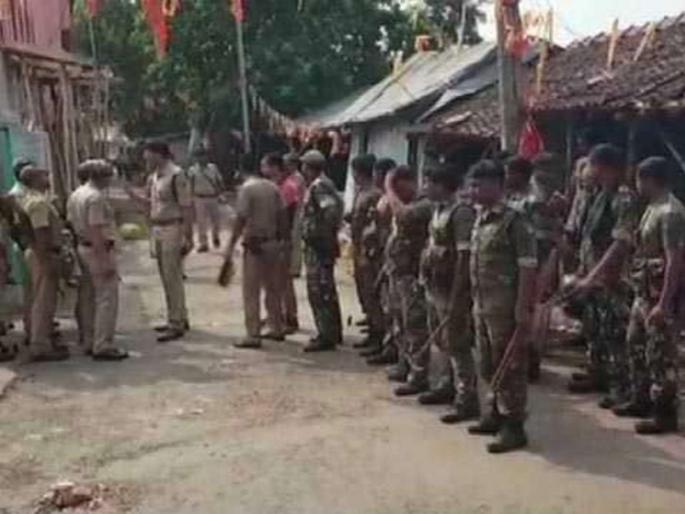 one man died in crude bomb attack at kankinara in west bengal | पश्चिम बंगालमधल्या कांकीनारामध्ये गावठी बॉम्बचा हल्ला, दोघांचा मृत्यू, चार जण जखमी one man died in crude bomb attack at kankinara in west bengal | पश्चिम बंगालमधल्या कांकीनारामध्ये गावठी बॉम्बचा हल्ला, दोघांचा मृत्यू, चार जण जखमी