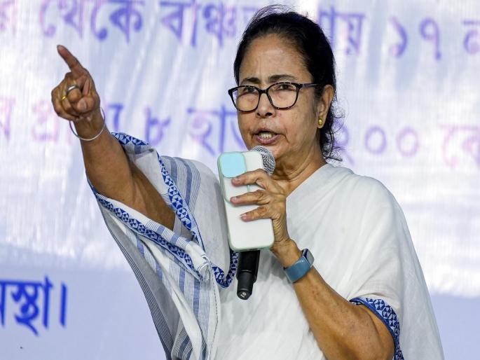 'BSF is helping Bangladeshi infiltrators enter Bengal,' Mamata Banerjee makes a big allegation | 'BSF बांग्लादेशी घुसखोरांना बंगालमध्ये घुसण्यास मदत करतय,' ममता बॅनर्जींचा मोठा आरोप 'BSF is helping Bangladeshi infiltrators enter Bengal,' Mamata Banerjee makes a big allegation | 'BSF बांग्लादेशी घुसखोरांना बंगालमध्ये घुसण्यास मदत करतय,' ममता बॅनर्जींचा मोठा आरोप