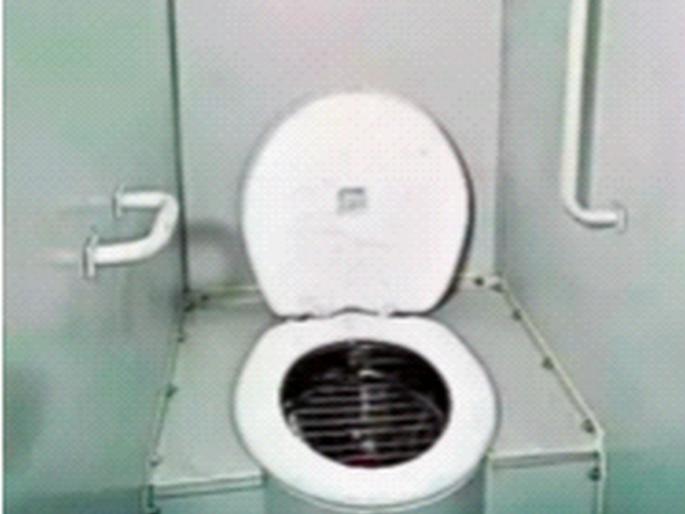 Western Railway: Waterless toilets end loco pilot's worries | पाणीविरहित टॉयलेट्सने मिटवली लोको पायलटची चिंता Western Railway: Waterless toilets end loco pilot's worries | पाणीविरहित टॉयलेट्सने मिटवली लोको पायलटची चिंता