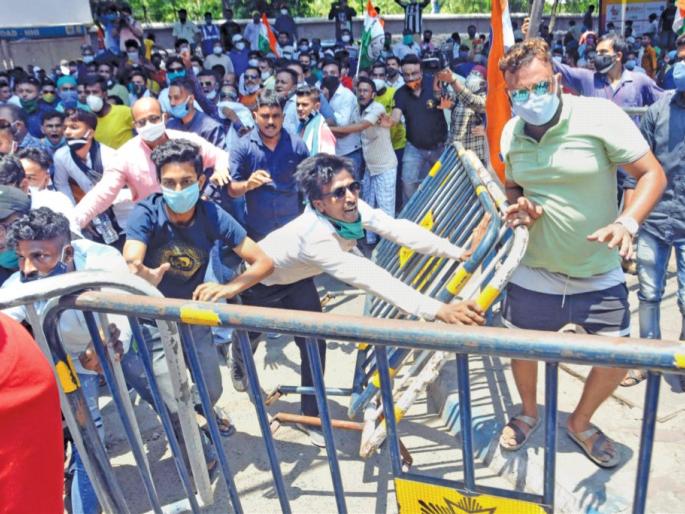 West Bengal CBI Updates: CBI-Trinamool clashes in Bengal after action against ministers | West Bengal CBI Updates: मंत्र्यांवरील कारवाईनंतर बंगालमध्ये सीबीआय-तृणमूलमध्ये जोरदार संघर्ष West Bengal CBI Updates: CBI-Trinamool clashes in Bengal after action against ministers | West Bengal CBI Updates: मंत्र्यांवरील कारवाईनंतर बंगालमध्ये सीबीआय-तृणमूलमध्ये जोरदार संघर्ष