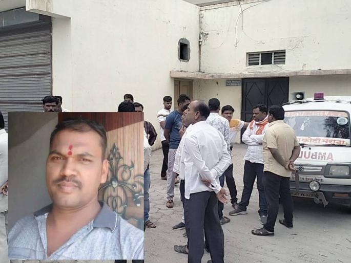 crime news He killed his wife then her husband hanged himself | बीडमध्ये खळबळ; उशिने तोंड दाबून पत्नीचा खून, मग पतीने घेतला गळफास crime news He killed his wife then her husband hanged himself | बीडमध्ये खळबळ; उशिने तोंड दाबून पत्नीचा खून, मग पतीने घेतला गळफास