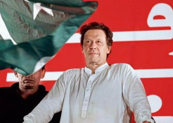 Imran Khan's controversial statement; Threatened to attack like Pulwama | इम्रान खान बरळला; पुलवामासारखा हल्ला होण्याची दिली धमकी Imran Khan's controversial statement; Threatened to attack like Pulwama | इम्रान खान बरळला; पुलवामासारखा हल्ला होण्याची दिली धमकी