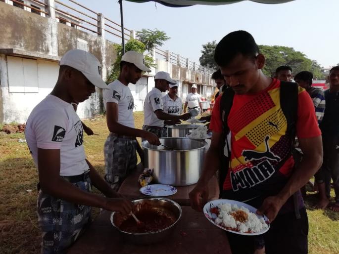 White Army Annapurna for future soldiers | भावी सैनिकांसाठी कोल्हापूरची 'व्हाईट आर्मी अन्नपूर्णा' White Army Annapurna for future soldiers | भावी सैनिकांसाठी कोल्हापूरची 'व्हाईट आर्मी अन्नपूर्णा'