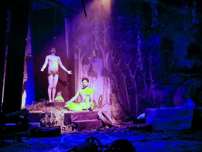 Hindi state drama competition: 'What about Savarkar' begins the final round | हिंदी राज्य नाट्य स्पर्धा : व्हॉट अबाऊट सावरकरने अंतिम फेरीस सुरुवात Hindi state drama competition: 'What about Savarkar' begins the final round | हिंदी राज्य नाट्य स्पर्धा : व्हॉट अबाऊट सावरकरने अंतिम फेरीस सुरुवात