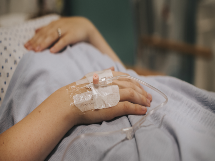 Shocking: Man mixes cyanide in glucose bottle to kill wife admitted in hospital | हॉस्पिटलमध्ये पत्नीला लावली होती सलाईन, पतीने बॉटलमद्ये सायनाईड टाकून केली हत्या Shocking: Man mixes cyanide in glucose bottle to kill wife admitted in hospital | हॉस्पिटलमध्ये पत्नीला लावली होती सलाईन, पतीने बॉटलमद्ये सायनाईड टाकून केली हत्या