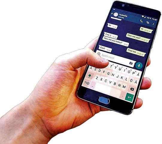 Is your WhatsApp behavior rude? - Check out these 8 things. | तुमचं व्हॉट्सअ‍ॅप वर्तन असभ्य आहे का?- या 8 गोष्टी तपासून पहा.