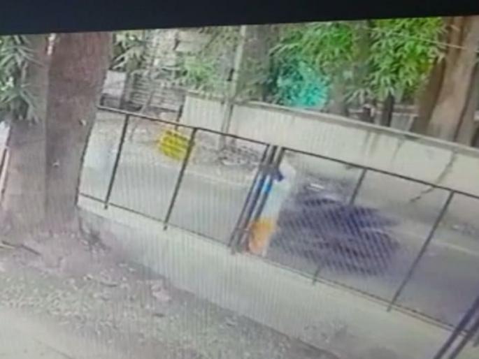 chain snatching at kamla neharu gardan | माॅर्निंग वाॅकला जाताना घ्या काळजी; चाेरट्याने ज्येष्ठ नागरिकाच्या गळ्यातील हिसकावली चैन chain snatching at kamla neharu gardan | माॅर्निंग वाॅकला जाताना घ्या काळजी; चाेरट्याने ज्येष्ठ नागरिकाच्या गळ्यातील हिसकावली चैन