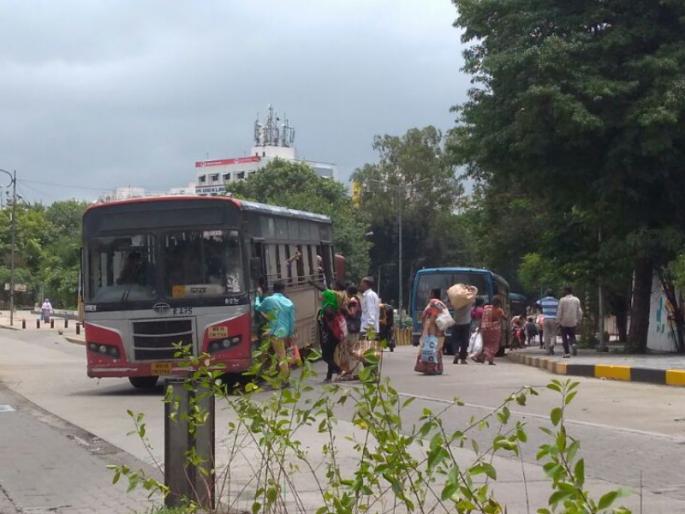 punekar are now frustreted to pmp busus breakdowns | पीएमपीच्या रुसण्याला वैतागले पुणेकर punekar are now frustreted to pmp busus breakdowns | पीएमपीच्या रुसण्याला वैतागले पुणेकर