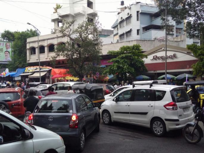 Ferguson road slow down | फर्ग्युसन रस्त्याचा मंदावला वेग