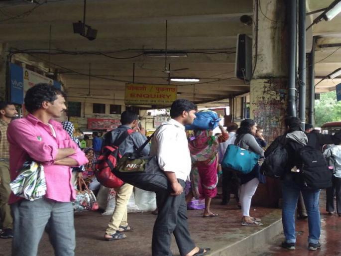 Maharashtra Bandh: Pune to Aurangabad ST buses are cancled | Maharashtra Bandh : पुणे ते अाैरंगाबाद एसटीसेवा बंद Maharashtra Bandh: Pune to Aurangabad ST buses are cancled | Maharashtra Bandh : पुणे ते अाैरंगाबाद एसटीसेवा बंद