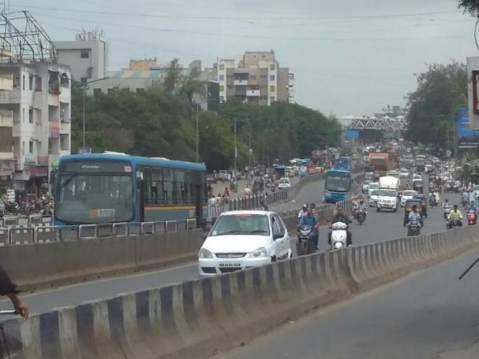 breakdown of pmp buses are still happening | पीएमपीची ढकलगाडी सुरुच breakdown of pmp buses are still happening | पीएमपीची ढकलगाडी सुरुच
