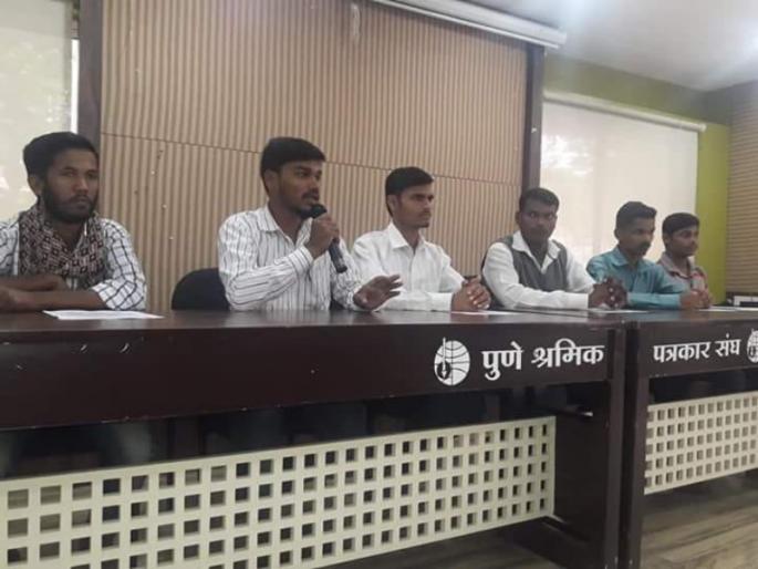 protest on nashik commisionar office to start mess on hostels | खानावळी सुरु करण्याच्या मागणीसाठी नाशिकच्या अादिवासी अायुक्त कार्यालयावर अांदाेलन protest on nashik commisionar office to start mess on hostels | खानावळी सुरु करण्याच्या मागणीसाठी नाशिकच्या अादिवासी अायुक्त कार्यालयावर अांदाेलन