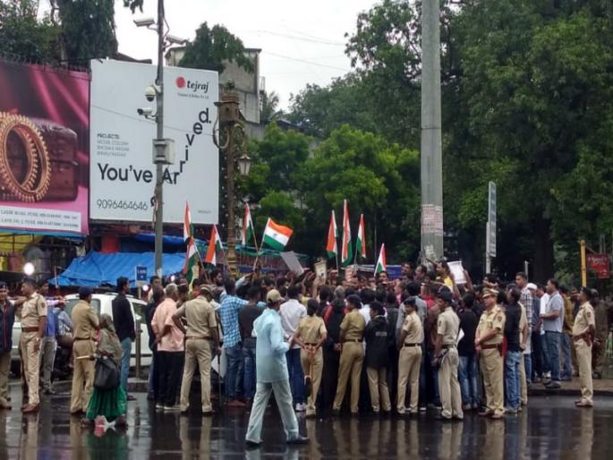 For the honor of Constitution, youth's on road in Pune | संविधानाच्या सन्मानासाठी पुण्यात तरुणाई रस्त्यावर For the honor of Constitution, youth's on road in Pune | संविधानाच्या सन्मानासाठी पुण्यात तरुणाई रस्त्यावर