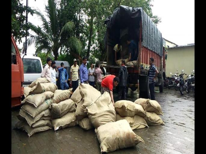 Gurkha seized worth Rs 1 crore in Virar | विरारमध्ये १ कोटी रूपयांचा गुटखा जप्त Gurkha seized worth Rs 1 crore in Virar | विरारमध्ये १ कोटी रूपयांचा गुटखा जप्त