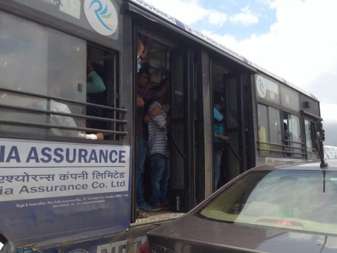 pmpml buses required maintenance, passengers life is at risk | पीएमपीचा प्रवाशांच्या जीवाशी खेळ pmpml buses required maintenance, passengers life is at risk | पीएमपीचा प्रवाशांच्या जीवाशी खेळ