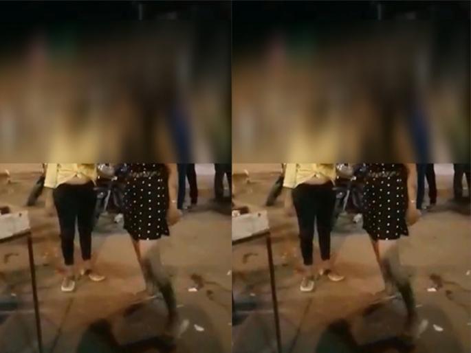 The drunkards has razzled, had make shabby to hawker | मद्यधुंद तरुणींनी घातला धिंगाणा, पान विक्रेत्याला केली शिवीगाळ 