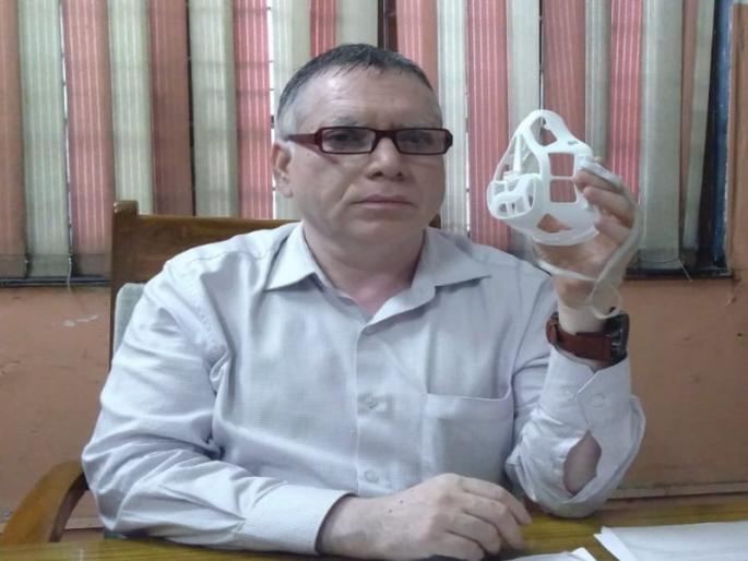 innovative mask created by sasoon doctor, it will protect from swine flue also | स्वाईन फ्लूच्या विषाणुंपासून मिळणार संरक्षण ; पुण्यातील डाॅक्टरचा अनाेखा मास्क innovative mask created by sasoon doctor, it will protect from swine flue also | स्वाईन फ्लूच्या विषाणुंपासून मिळणार संरक्षण ; पुण्यातील डाॅक्टरचा अनाेखा मास्क