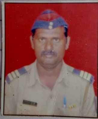The police constable killed in car accident | भरधाव ट्रकच्या धडकेत पोलीस हवालदार ठार The police constable killed in car accident | भरधाव ट्रकच्या धडकेत पोलीस हवालदार ठार