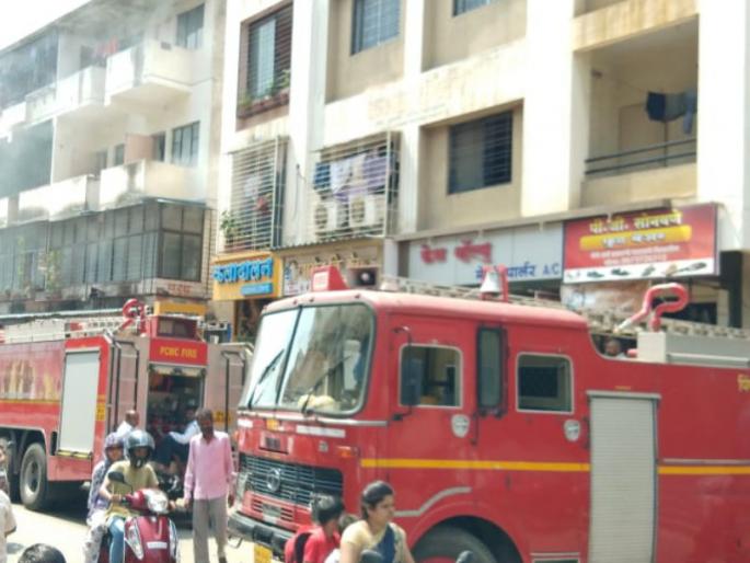 fire at chinchwad ; women injured | चिंचवडमध्ये अागीची घटना ;महिला जखमी fire at chinchwad ; women injured | चिंचवडमध्ये अागीची घटना ;महिला जखमी