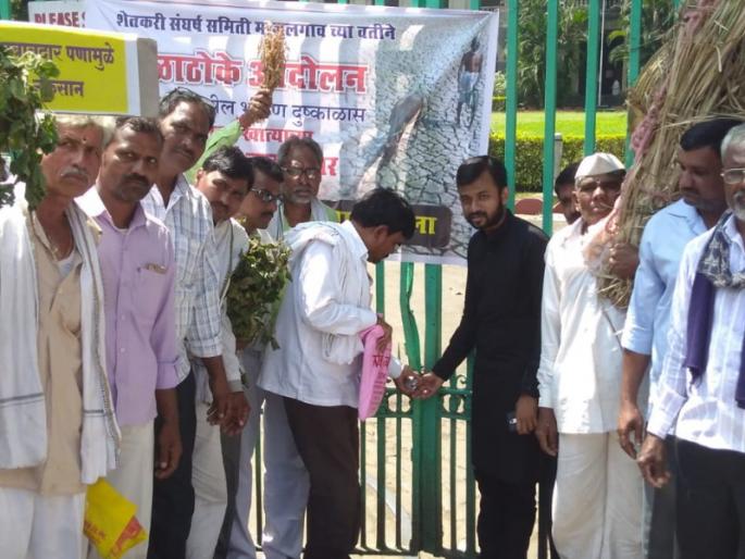 farmar lock weather forecast dept for giving false news | चुकीचा अंदाज वर्तवल्याने शेतकऱ्यांनी हवामान विभागाला ठोकले टाळे farmar lock weather forecast dept for giving false news | चुकीचा अंदाज वर्तवल्याने शेतकऱ्यांनी हवामान विभागाला ठोकले टाळे