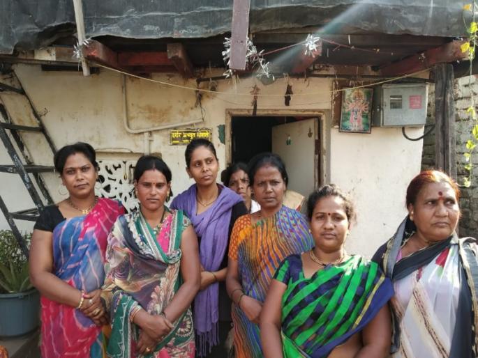 no compensation after a month ; mutha canal victims tragedy | एक महिन्यानंतरही नशिबी हताश हाेऊन बसणं ; दांडेकर पूल वसाहतीतील लाेकांची व्यथा no compensation after a month ; mutha canal victims tragedy | एक महिन्यानंतरही नशिबी हताश हाेऊन बसणं ; दांडेकर पूल वसाहतीतील लाेकांची व्यथा