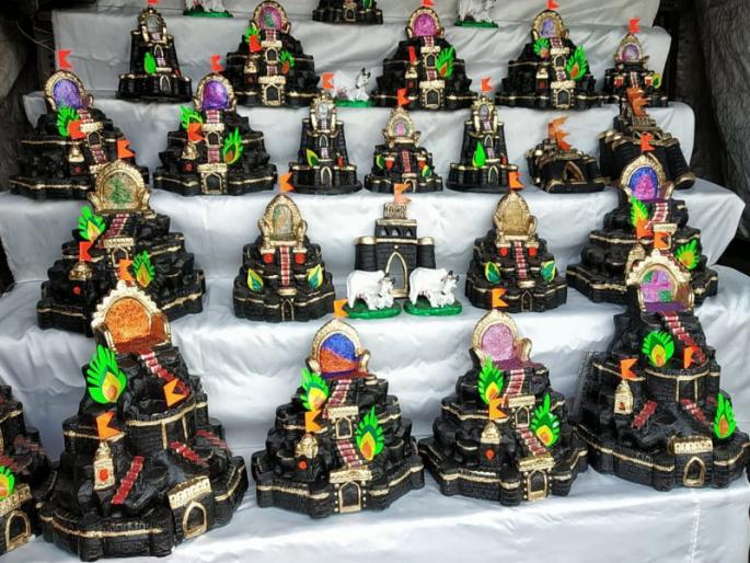 ... so the citizen's are buying ready made forts idol | ...म्हणून तयार किल्ले विकत घेण्यावर नागरिक देतायेत भर