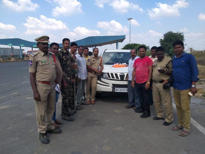 18 lakh cash seized from Nagpur vehicle in Telangana | नागपुरातील वाहनातून तेलंगणात पुन्हा १८ लाखांची रोकड जप्त 18 lakh cash seized from Nagpur vehicle in Telangana | नागपुरातील वाहनातून तेलंगणात पुन्हा १८ लाखांची रोकड जप्त