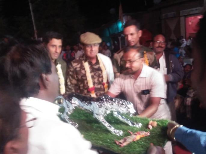 maneater tiger avani killer gets Felicitate | नरभक्षक अवनीला ठार करणाऱ्यांचा सत्कार maneater tiger avani killer gets Felicitate | नरभक्षक अवनीला ठार करणाऱ्यांचा सत्कार