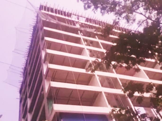 During the construction of the building, ten workers of two workers fell from the floor and died | इमारतीच्या बांधकामदरम्यान दोन कामगारांचा १० व्या मजल्यावरून पडून मृत्यू   During the construction of the building, ten workers of two workers fell from the floor and died | इमारतीच्या बांधकामदरम्यान दोन कामगारांचा १० व्या मजल्यावरून पडून मृत्यू