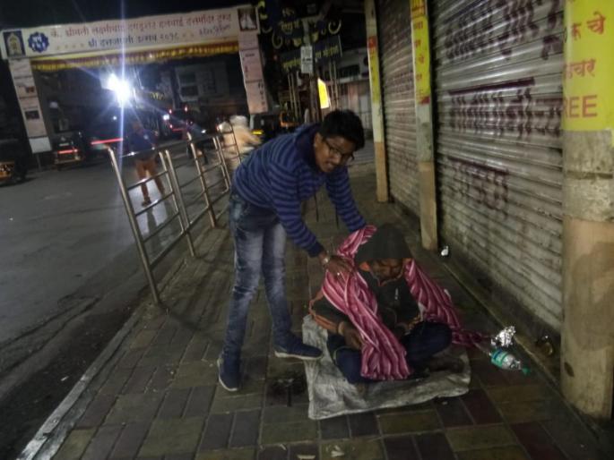they gives poor people blankets | गरीबांसाठी ते देतात मायेची ऊब they gives poor people blankets | गरीबांसाठी ते देतात मायेची ऊब