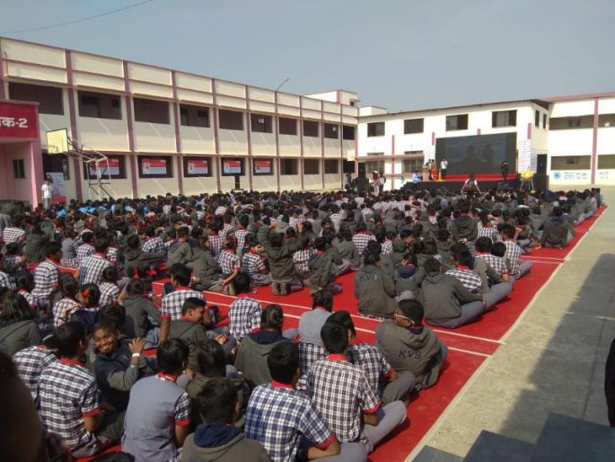 Awareness about the menstrual cycle in girls under one roof, more than thousands of students were present | एकाच छताखाली दाेन हजारांहून अधिक मुलं, मुलींमध्ये करण्यात अाली मासिक पाळीबाबत जागरुकता Awareness about the menstrual cycle in girls under one roof, more than thousands of students were present | एकाच छताखाली दाेन हजारांहून अधिक मुलं, मुलींमध्ये करण्यात अाली मासिक पाळीबाबत जागरुकता