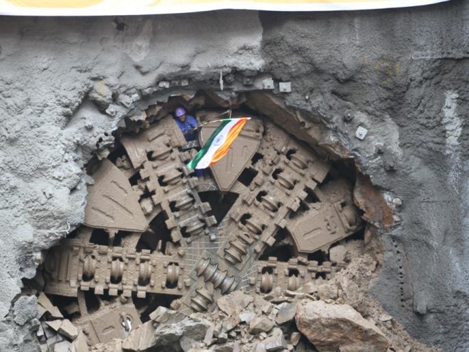 Complete the second phase of grounding at the Seepz Metro station | Mumbai Metro Project: मुंबई मेट्रो लाईन ३ च्या सीप्झ मेट्रो स्थानकावर भुयारीकरणाचा दुसरा टप्पा पूर्ण Complete the second phase of grounding at the Seepz Metro station | Mumbai Metro Project: मुंबई मेट्रो लाईन ३ च्या सीप्झ मेट्रो स्थानकावर भुयारीकरणाचा दुसरा टप्पा पूर्ण