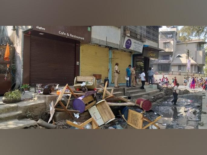 Cylinder blast in Mozilla hotel; Four injured | Video : मोझिला हॉटेलमध्ये सिलिंडरचा स्फोट; चारजण जखमी 