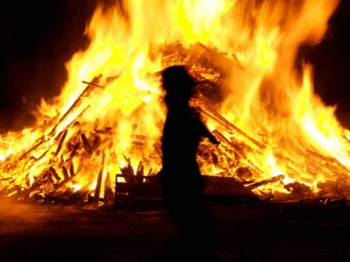 Burned kid due to disput of goat | क्षुल्लक बकरीच्या वादातून चिमुकल्याला जिवंत जाळले