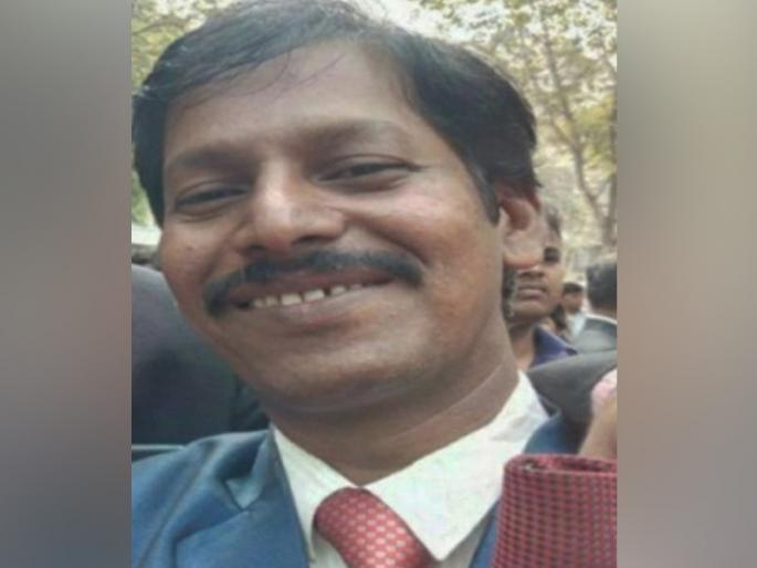 The best bus driver died after the paralyzed blow | संपादरम्यान अर्धांगवायूचा झटका आलेल्या बेस्ट बसचालकाचे निधन The best bus driver died after the paralyzed blow | संपादरम्यान अर्धांगवायूचा झटका आलेल्या बेस्ट बसचालकाचे निधन