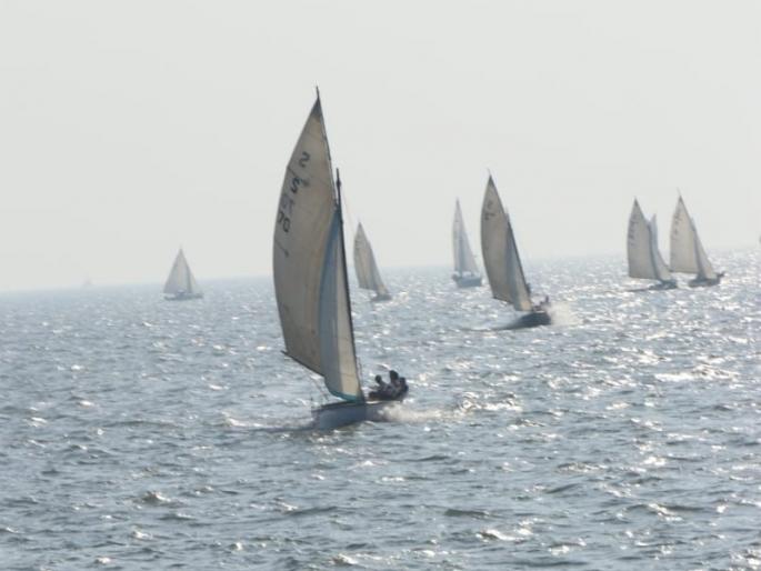 wind sailing competition in sea on Republic Day | प्रजासत्ताक दिनी भर समुद्रात रंगणार यॉटचा थरार... wind sailing competition in sea on Republic Day | प्रजासत्ताक दिनी भर समुद्रात रंगणार यॉटचा थरार...
