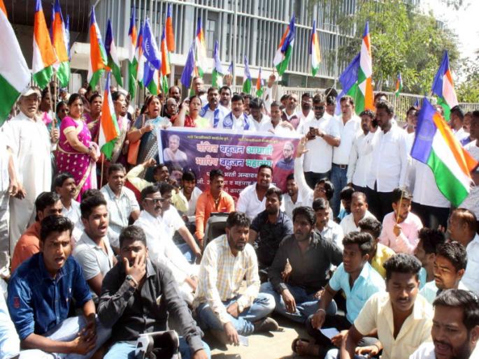 bharip protest against new rules in police recruitment | पोलीस भरतीच्या नव्या निकषांच्या विराेधात भारिपची निदर्शने